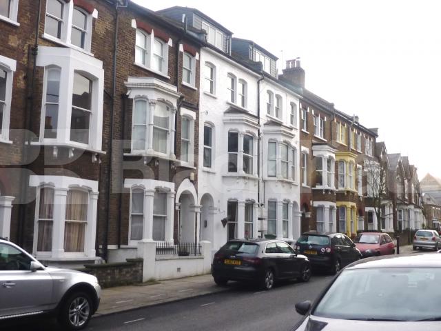			NEW INSTRUCTION, 1 Bedroom, 1 bath, 1 reception Flat			 Chetwynd Road, KENTISH TOWN